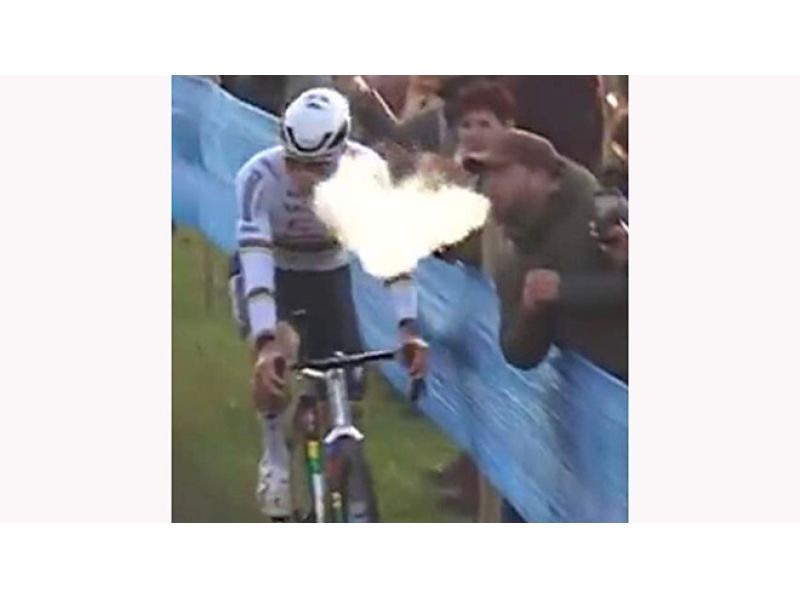 HOFSTADE. VAN DER POEL E L'ENNESIMO GESTO DI UN CRETINO