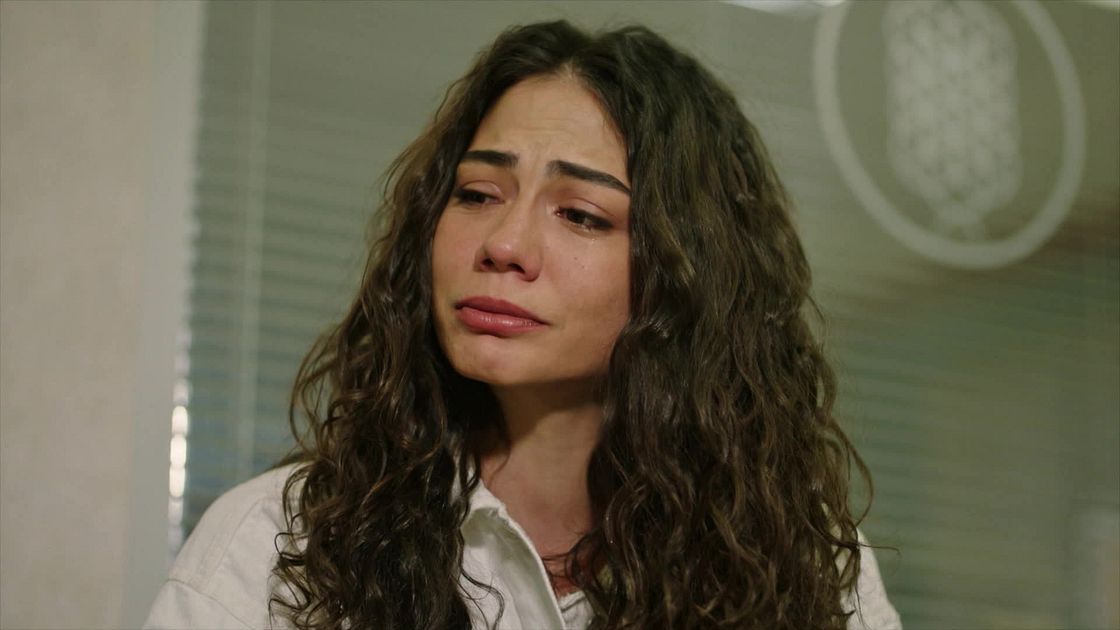 Demet Özdemir (Farah Erşadi) in una scena di Io sono Farah