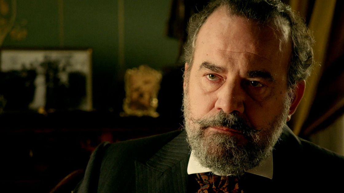 Manuel Regueiro (Alonso) in una scena de La Promessa