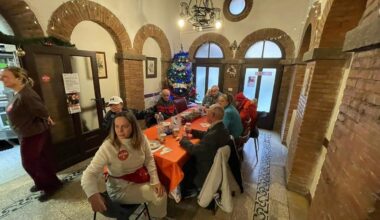 Pranzo per i poveri a Palazzo Migliori, Krajewski: “Preghiamo per la pace"