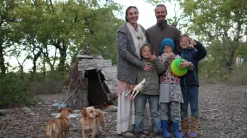 “L’isolamento sociale dei figli del bosco? Bugia”. Trenta foto, la lettera dall’esilio e decine di testimonianze