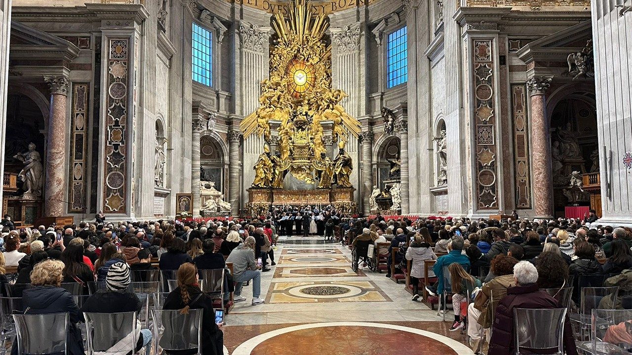 Basilica di San Pietro, canti natalizi della Cappella Giulia per i visitatori