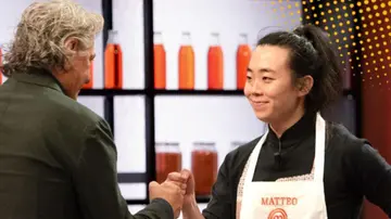 La storia di Matteo a Masterchef: “Chiuso in casa per 10 anni, ora tiro fuori il coraggio”. Barbieri: “Un piatto che spacca”
