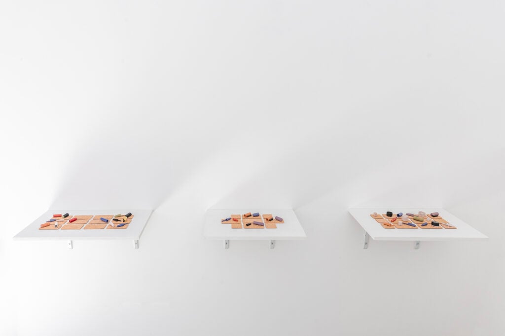 Italo Zuffi, Il doppio del tempo, installation view a Federica Schiavo Gallery, 2025. Photo Giulia Pietroletti