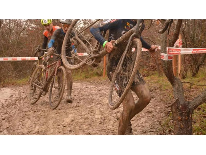 SUPERCROSS VALBISENZIO A PRATO. A SEGNO PARENTI, CALESTANI E BALBONI