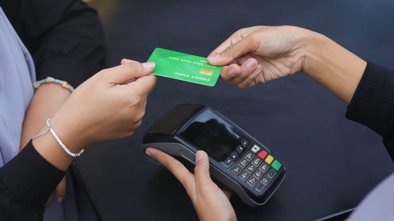 Pagamenti con Pos, cambia tutto dal 2026: nuove regole e sanzioni per i negozianti