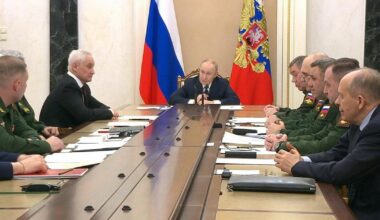 Vladimir Putin in riunione con gli alti comandi militari russi il 29 dicembre 2025