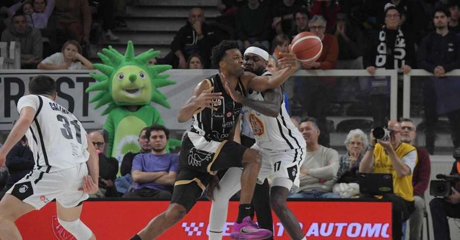 Contro Udine l’Aquila ci crede e sfiora la rimonta, ma alla fine s'inchina per 75 a 82 - Sport