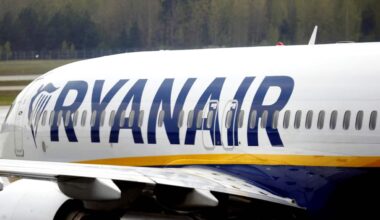 Turbolenza su volo Ryanair, atterraggio d'emergenza e diversi passeggeri feriti