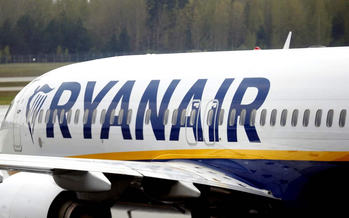 Turbolenza su volo Ryanair, atterraggio d'emergenza e diversi passeggeri feriti
