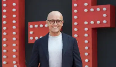 Alfonso Signorini si autosospende da Mediaset: «Calunnie da Corona»