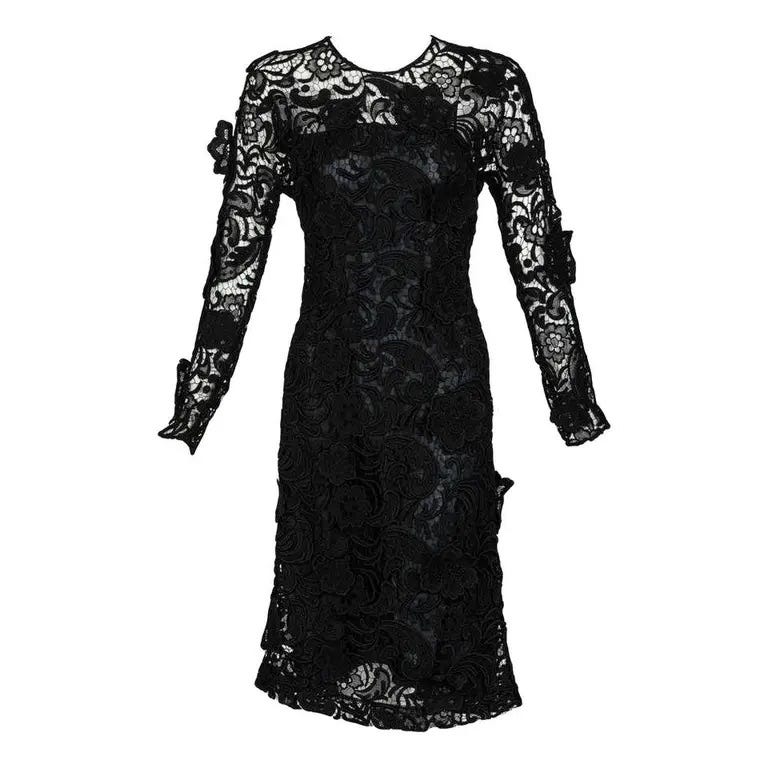 Abito vintage in pizzo nero, Prada su Vestiaire Collective 