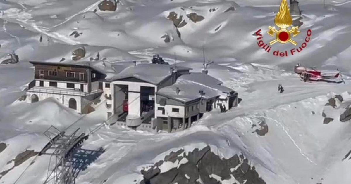 quattro feriti. In salvo le 100 persone bloccate a 2.800 m.