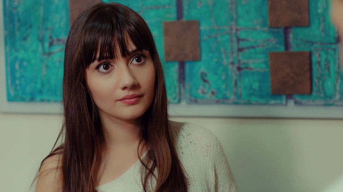 Zeynep in una scena di Forbidden Fruit 2