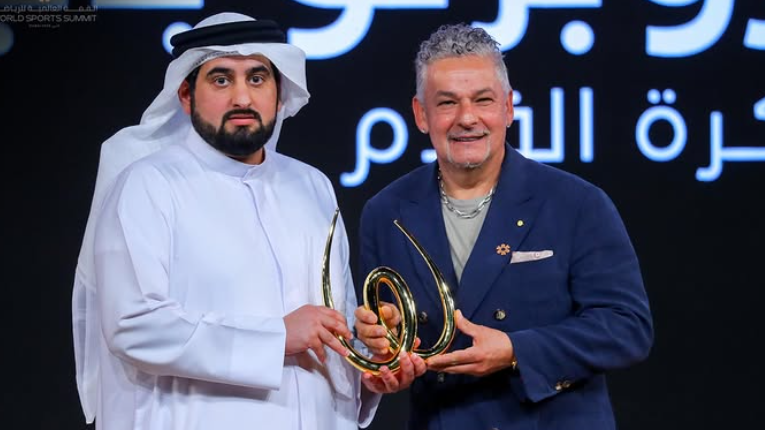 Roby Baggio premiato a Dubai, poi l'intervista con Del Piero: «La rapina uno choc»
