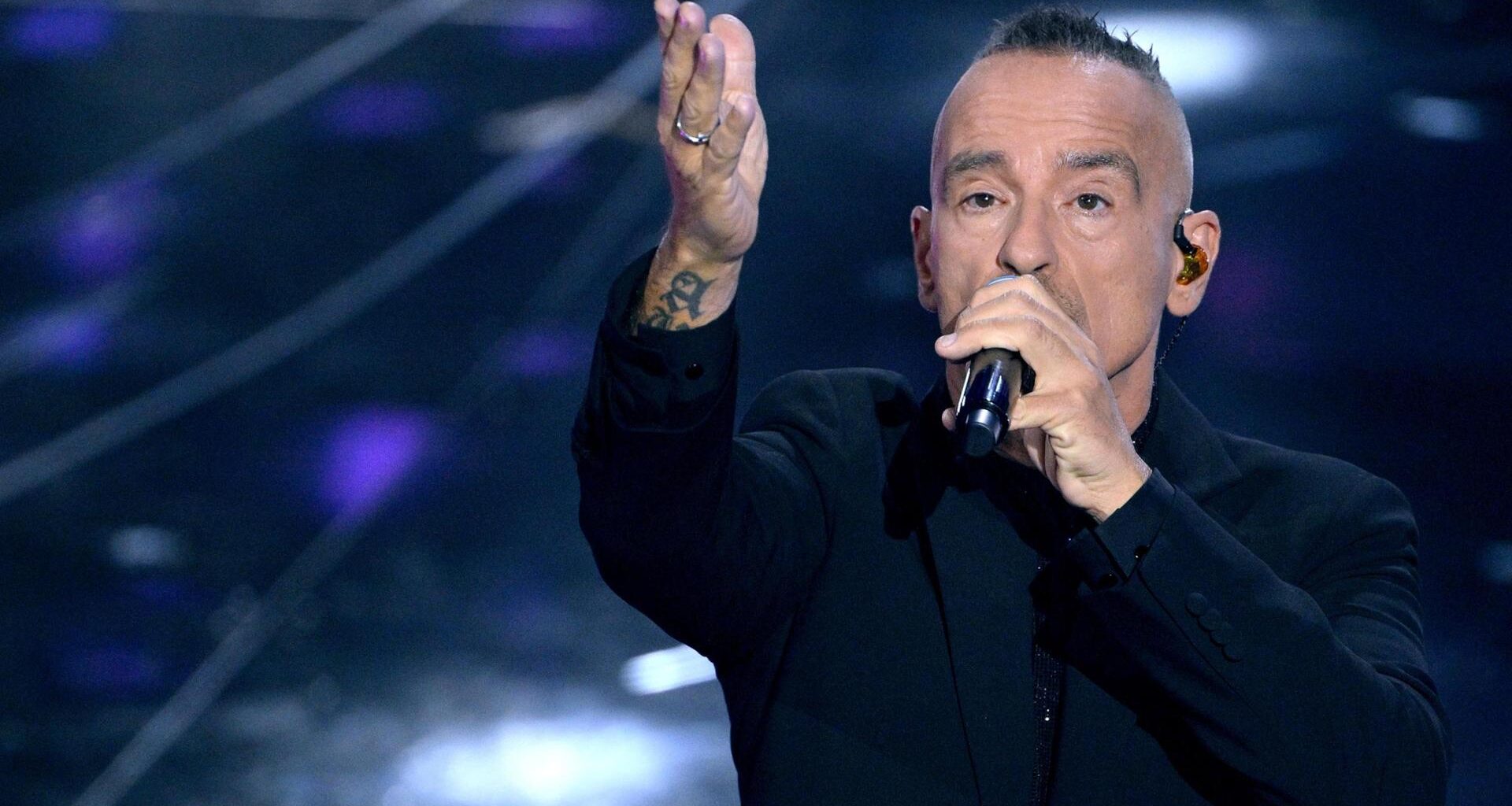 Il vicino di casa fa causa ad Eros Ramazzotti: “Mi ha sfondato il soffitto e non vuole risarcire”. La difesa: nessuna responsabilità diretta