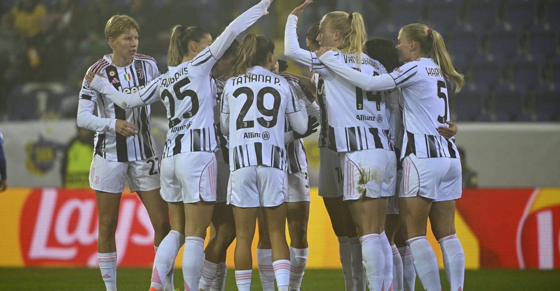 probabili formazioni e risultato in tempo reale della sfida di Champions femminile