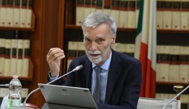 Delrio presenta un ddl contro l’antisemitismo. Boccia: “Non rappresenta il Pd” - la Repubblica