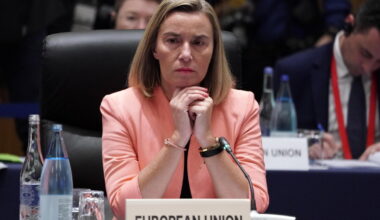 Fermati in Belgio Mogherini e Sannino. La macchina del “sono tutti colpevoli” è già in moto