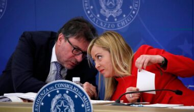 Manovra, vertice di maggioranza a Palazzo Chigi. Anche Giorgetti da Meloni - la Repubblica