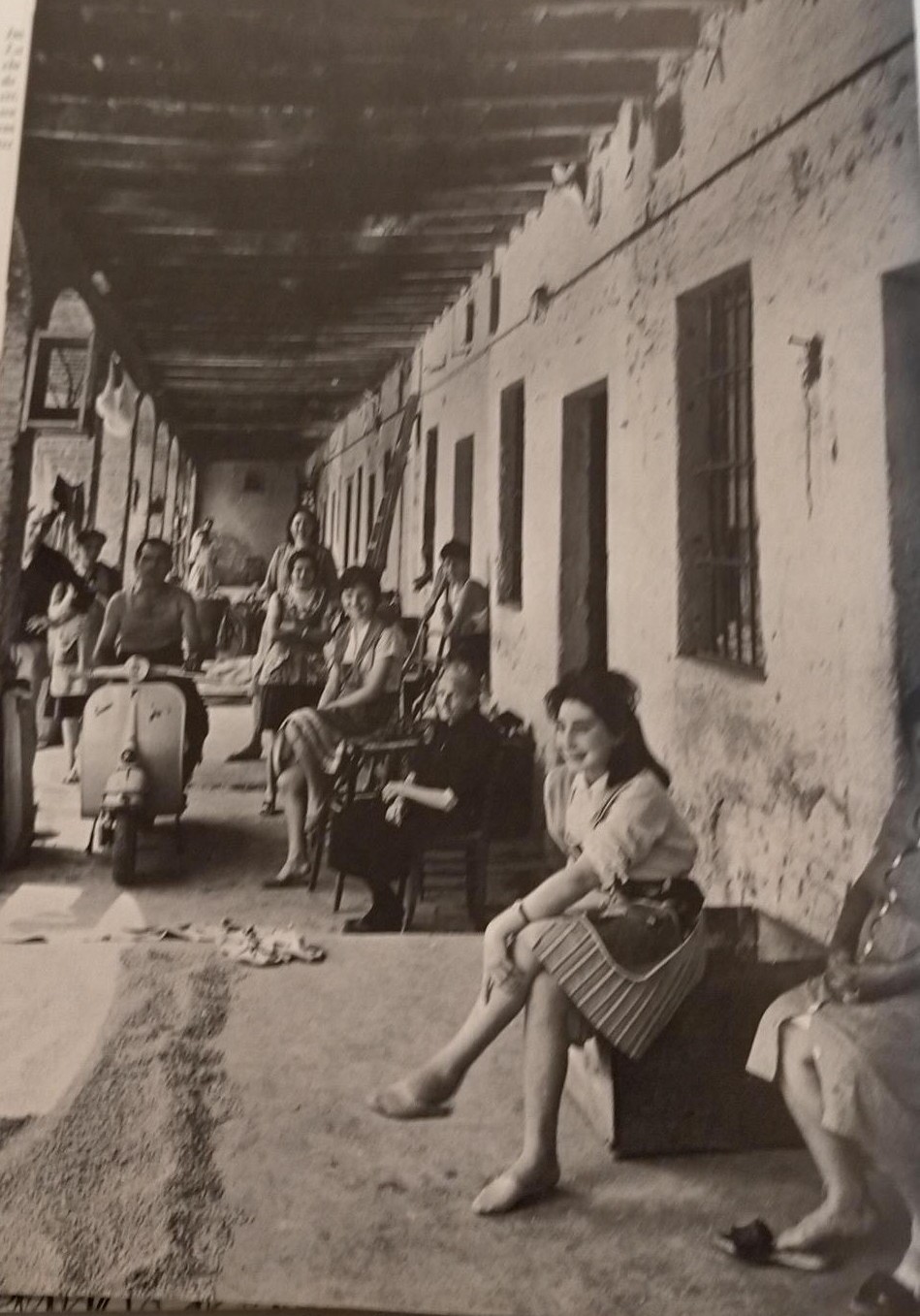 1966_BRIANZA_DE_BIASE_In_una_vecchia_cascina.jpg (228 KB)