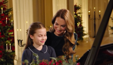 Le foto della Principessa Charlotte al piano con Kate Middleton
