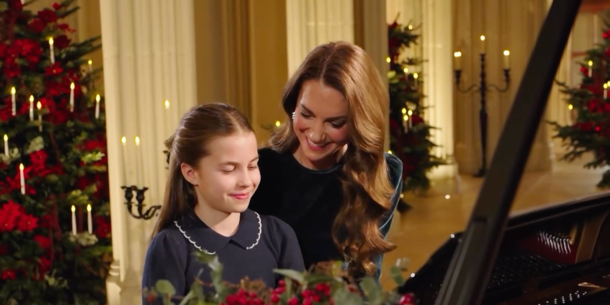 Le foto della Principessa Charlotte al piano con Kate Middleton