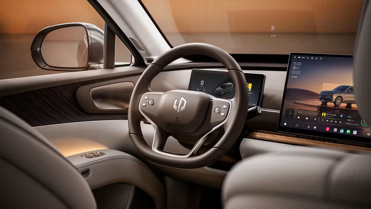 Leapmotor D19, svelati gli interni del nuovo SUV che sarà elettrico e range extender