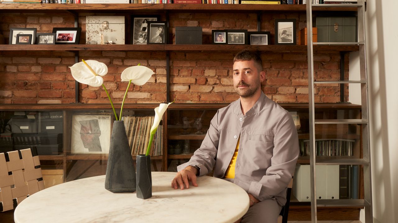 In un loft a New York di 80 m2 la patina e la storia lasciano il posto a una nuova vita