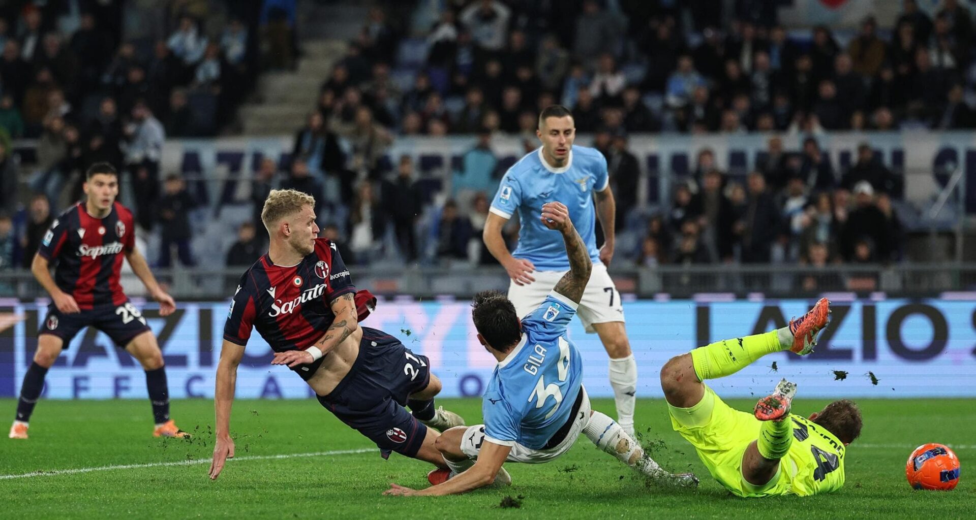 Lazio-Bologna 1-1, le parate di Ravaglia salvano il punto dei rossoblù - la Repubblica