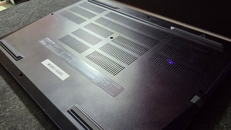 La batteria da 76 Wh garantisce un utilizzo standard di circa 3 ore con profilo bilanciato