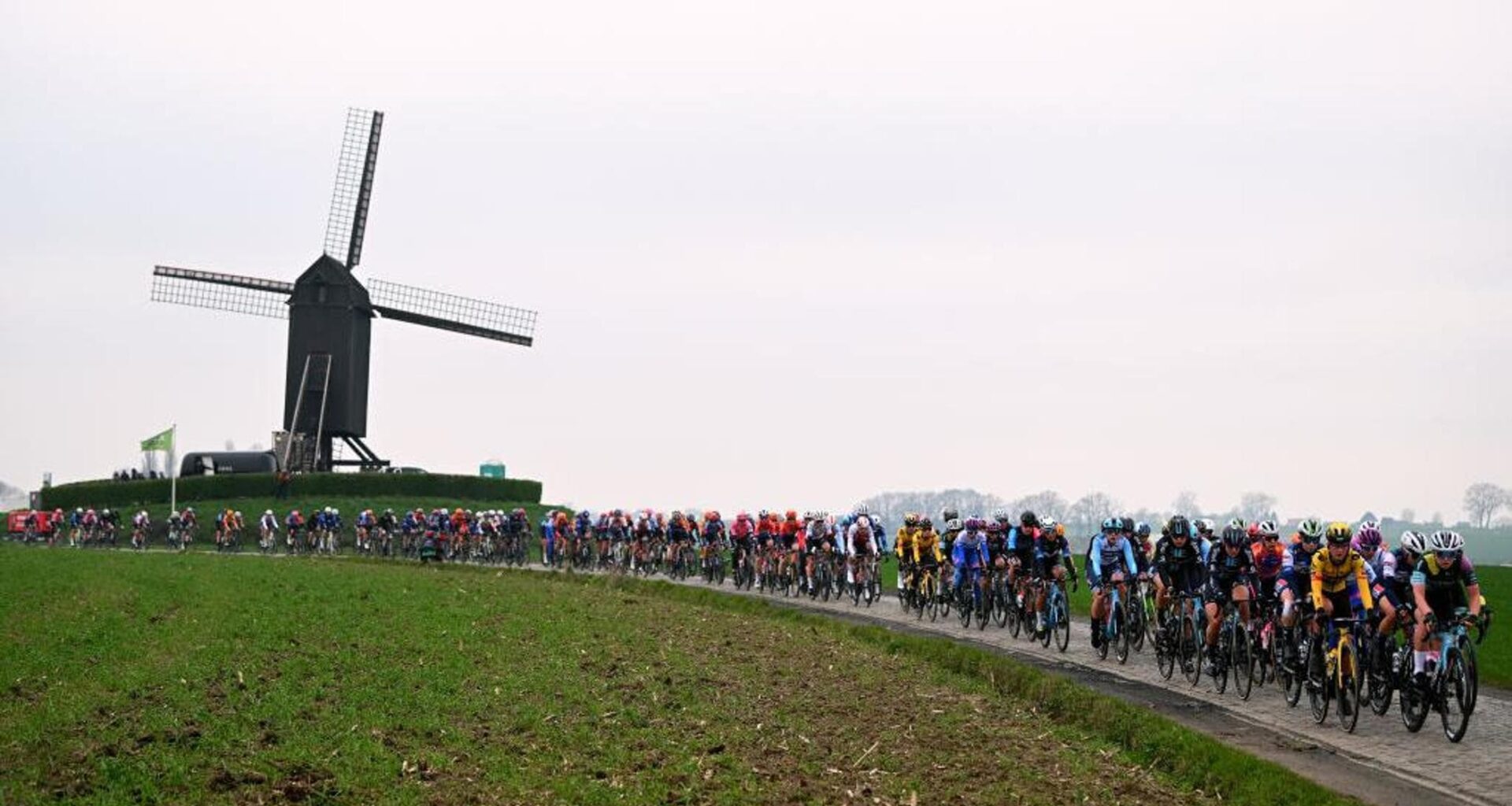 La borraccia del finale di gara: perché il ciclismo è minacciato da una nuova forma di doping