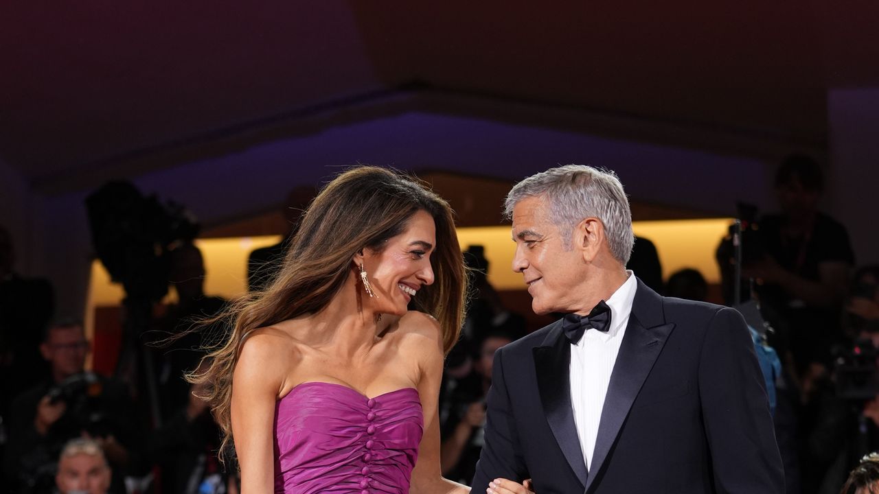 George Clooney: «Dopo averne parlato con mia moglie Amal, ho deciso che non bacerò più nessuno sul set»