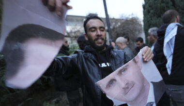 Pensa un po’, il feroce Assad ora vuol fare l'oculista per i ricchi di Mosca