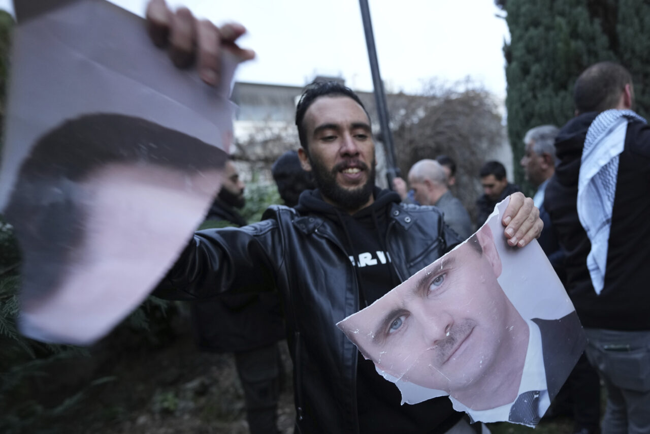 Pensa un po’, il feroce Assad ora vuol fare l'oculista per i ricchi di Mosca