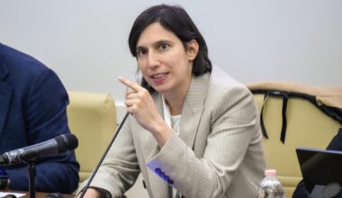 Il Pd festeggia: “Evitato colpo di mano sui salari”. È scontro sulla caccia - la Repubblica