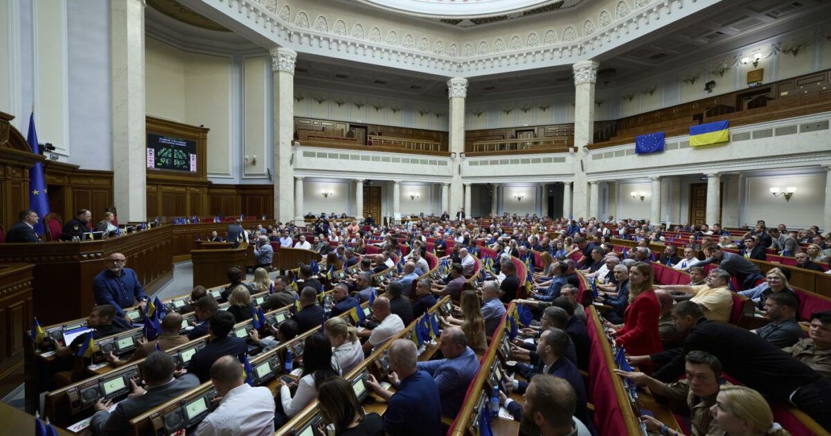 Ucraina, indagine per corruzione colpisce deputati: investigatori tenuti fuori dal Parlamento