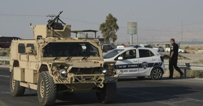 Israele, investe un uomo e accoltella una donna: arrestato palestinese. Katz alle Idf: “Agite con forza in Cisgiordania”