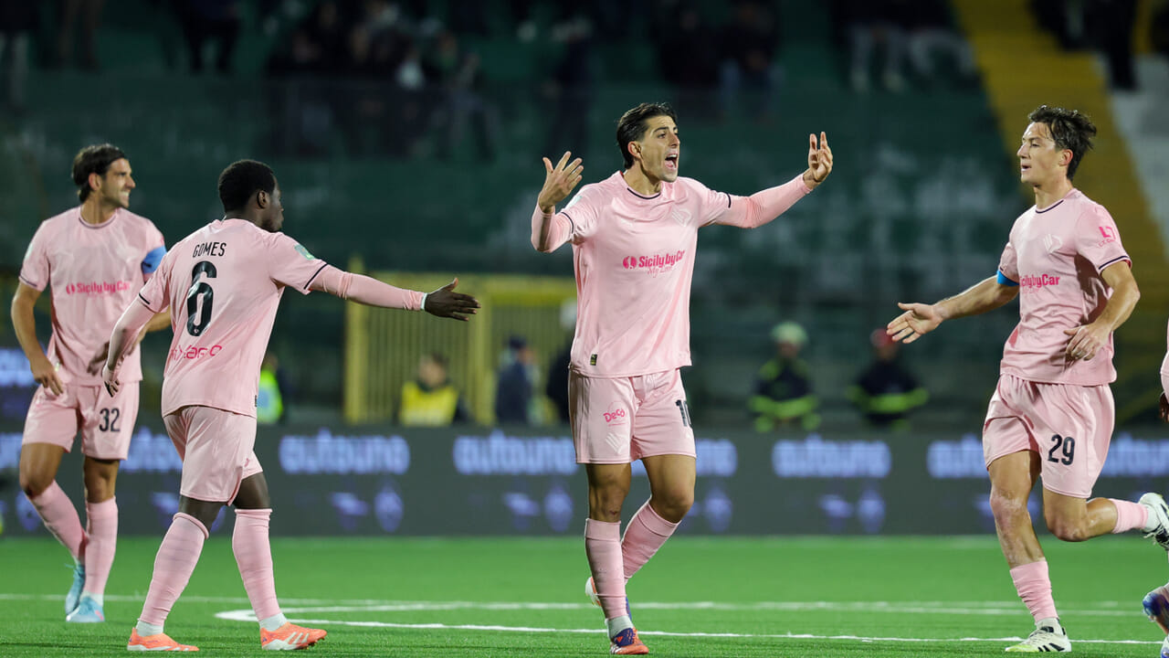 Il Palermo butta via il poker di vittorie nel finale: con l'Avellino finisce 2-2