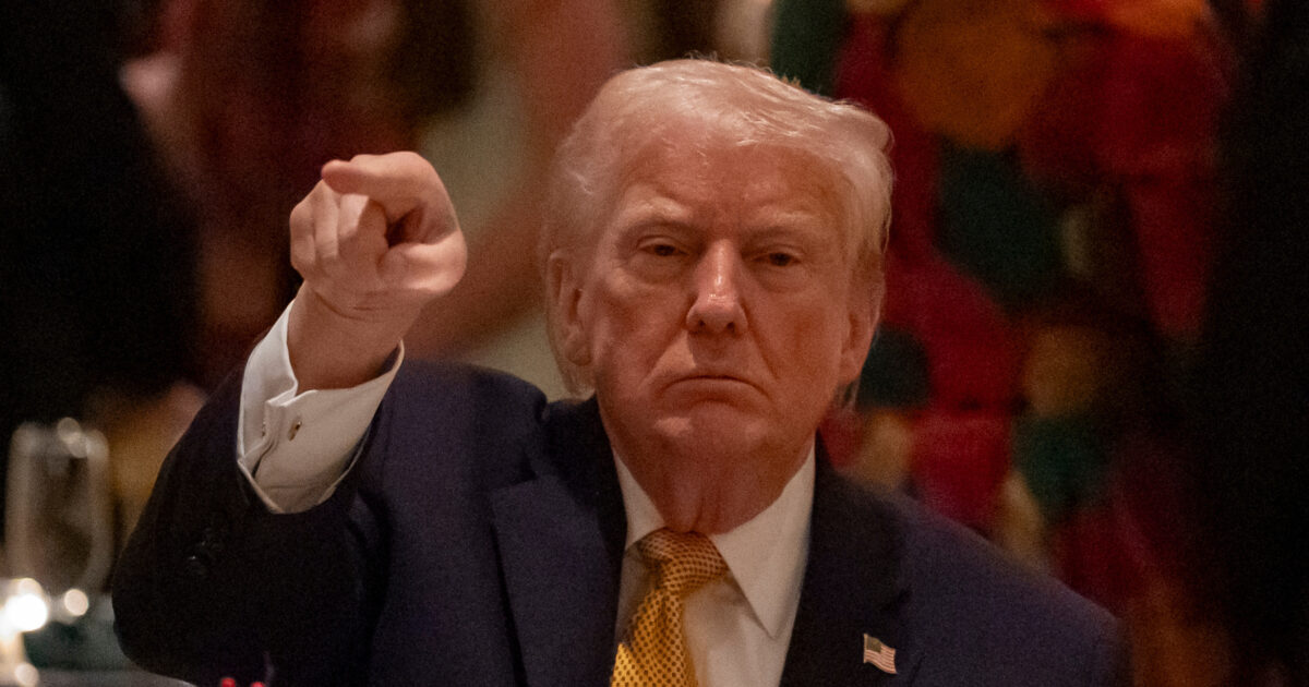 Donald Trump insulta i Democratici negli auguri di Natale: "Feccia radicale"