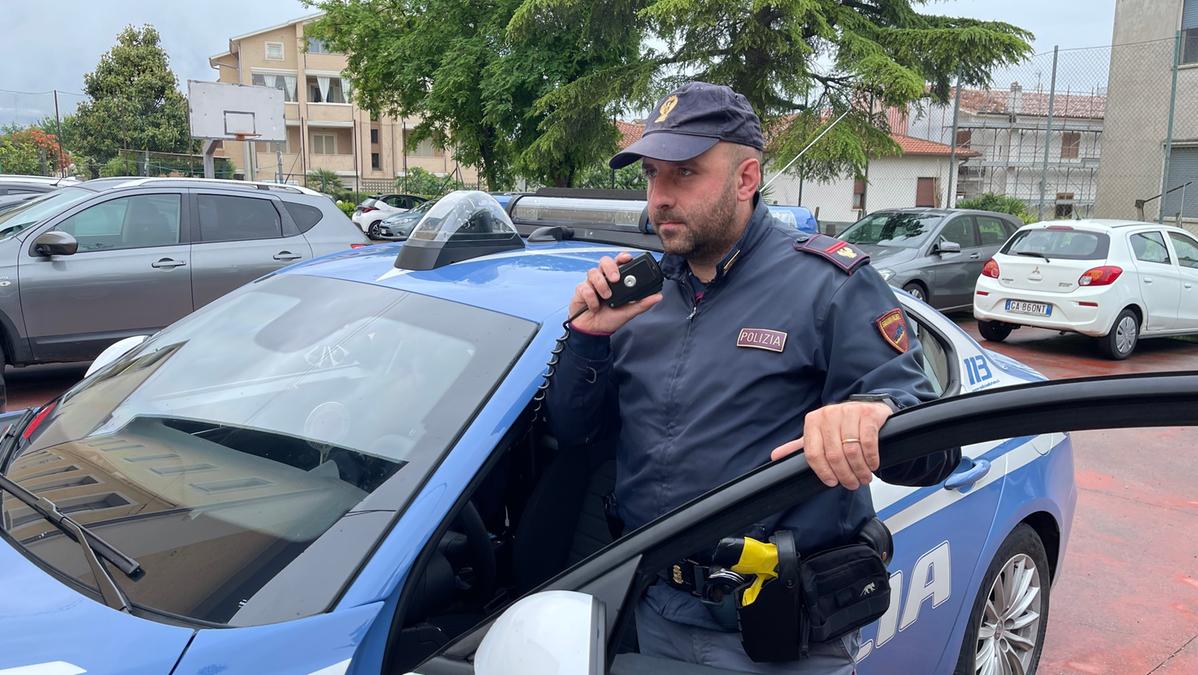 Si getta dalla finestra e muore a 23 anni, aveva fumato cannabis light. Sospetti sulla partita ‘alterata’ di marijuana legale