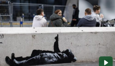 È confermato: è di Banksy il nuovo murale dei bambini di Londra. Qual è il messaggio che lancia