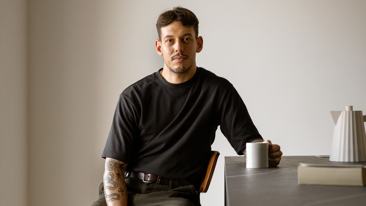 Il loft a Roma in cui la vita fluida di un giovane venticinquenne prende forma