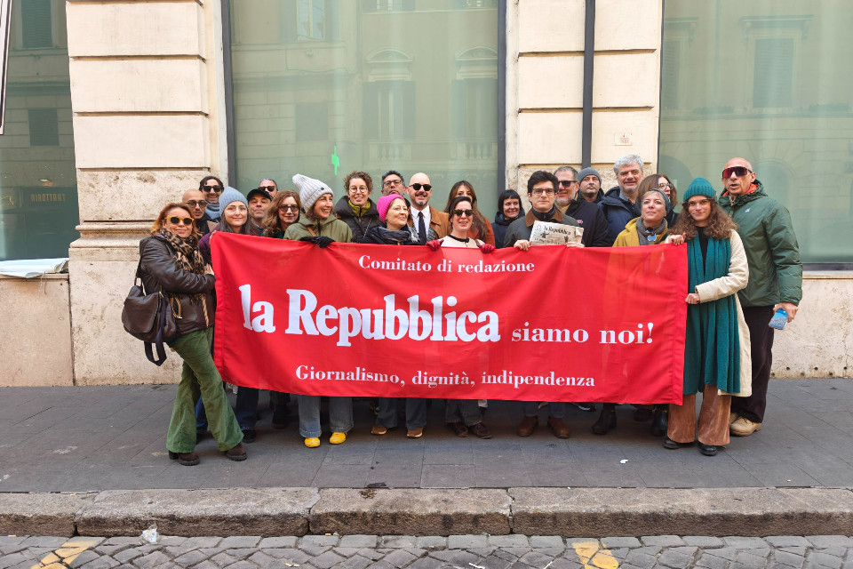 Perché la vendita di due giornali mobilita l'opinione pubblica e la politica