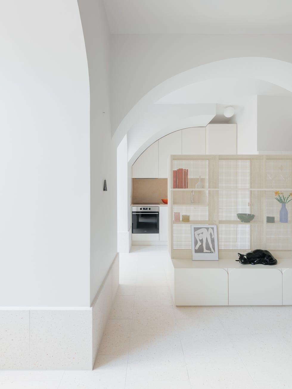 64 metros blancos arcos curvas detalles color reforma integral asa semisotano de lisboa