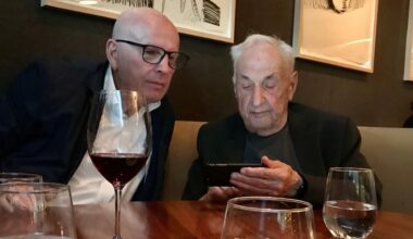 Dal bozzetto (disegnato a cena) ai grattacieli: Massimo Colomban celebra il mito dell’architetto Gehry - Qdpnews