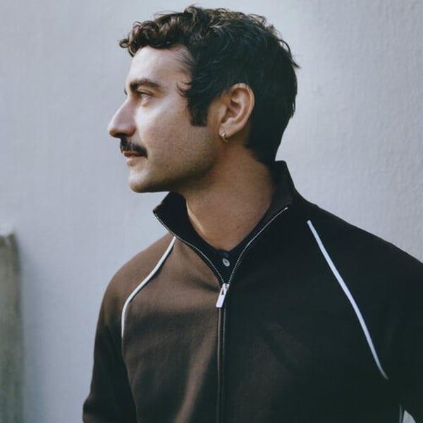 Dario Vitale in uscita da Versace