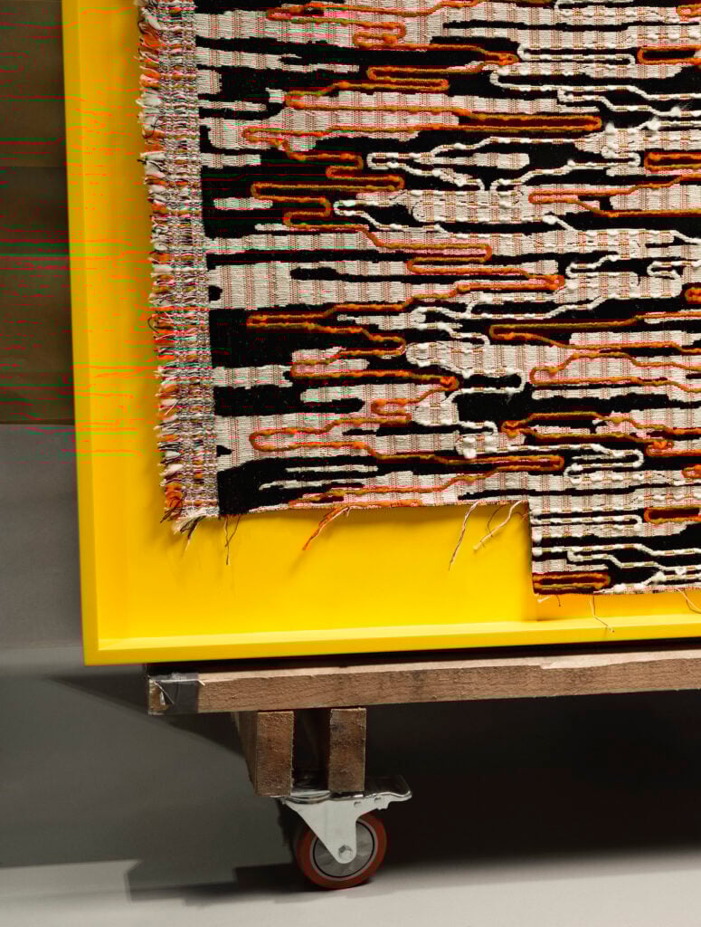 Anni Albers, Dedar Weaving, Under Way 1963. Photo Ilaria Orsini, art direction Stefanie Barth e Carina Frey, styling Conti Marchetti Studio