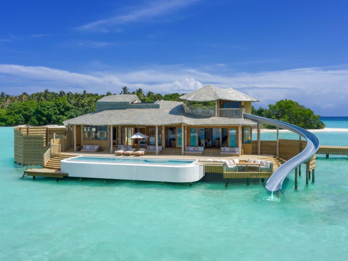 Maldive: ecco le ville sull’acqua più grandi del mondo