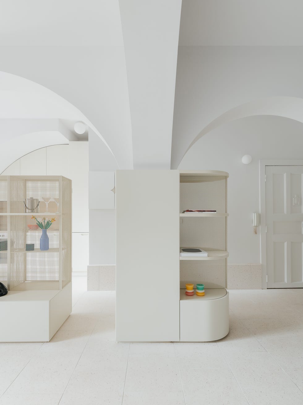 64 metros blancos arcos curvas detalles color reforma integral asa semisotano de lisboa